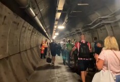 Επιβάτες τρένου αποκλείστηκαν για ώρες στο υποθαλάσσιο τούνελ της Μάγχης λόγω βλάβης σε τρένο