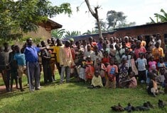Ουγκάντα: Πάτερ-φαμίλιας με 12 συζύγους & 102 παιδιά ζητάει χάπι για αντισύλληψη για να μείνουν λεφτά για τρόφιμα 