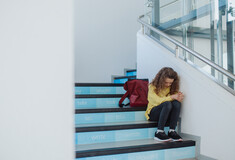 Bullying: Τα σημάδια που πρέπει να ανησυχήσουν τους γονείς- Μάστιγα εντός κι εκτός σχολείου