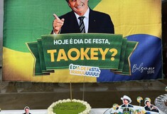 Ζαΐρ Μπολσονάρο: Μετά την προεδρία της Βραζιλίας, πουλά «πατριωτικά» είδη πάρτι 
