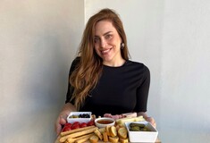 Το «Girl Dinner» είναι ένα τρεντ με πρόχειρο φαγητό που σαρώνει στο TikTok