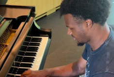Λεμπρόν Τζέιμς: Ανέβασε βίντεο με τον Μπρόνι να παίζει πιάνο μετά την ανακοπή