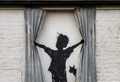 Banksy: «Άνοιξαν αποδόσεις» οι στοιχηματικές για την πραγματική ταυτότητά του