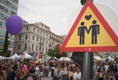 Ομόφυλα ζευγάρια: Τι πιστεύουν οι Έλληνες για τον γάμο και την τεκνοθεσία