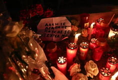 Δολοφονία Καμπανού: Άναψαν 19 κεριά τα ξημερώματα στη μνήμη του Άλκη