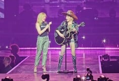 Παγκόσμια Ημέρα Γυναίκας: Μαζί στη σκηνή Madonna και Kylie Minogue τραγούδησαν «I Will Survive»