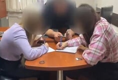 Ρωσία: Έβαλαν πρόστιμο σε δύο γυναίκες που δημοσιοποίησαν βίντεο που φιλιούνται