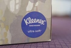 Εργοστάσιο της Kleenex μόλυνε με «παντοτινά χημικά» το πόσιμο νερό στο Κονέκτικατ, σύμφωνα με αγωγή