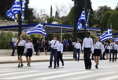 25η Μαρτίου: Πλήθος κόσμου παρακολούθησε τη μαθητική παρέλαση στην Αθήνα