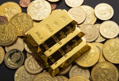Bloomberg: Πώς εξηγείται η νέα άνοδος - ρεκόρ για τον χρυσό