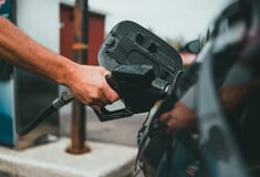 Στα ύψη η τιμή της βενζίνης το Πάσχα - Πού θα κυμανθεί την επόμενη εβδομάδα