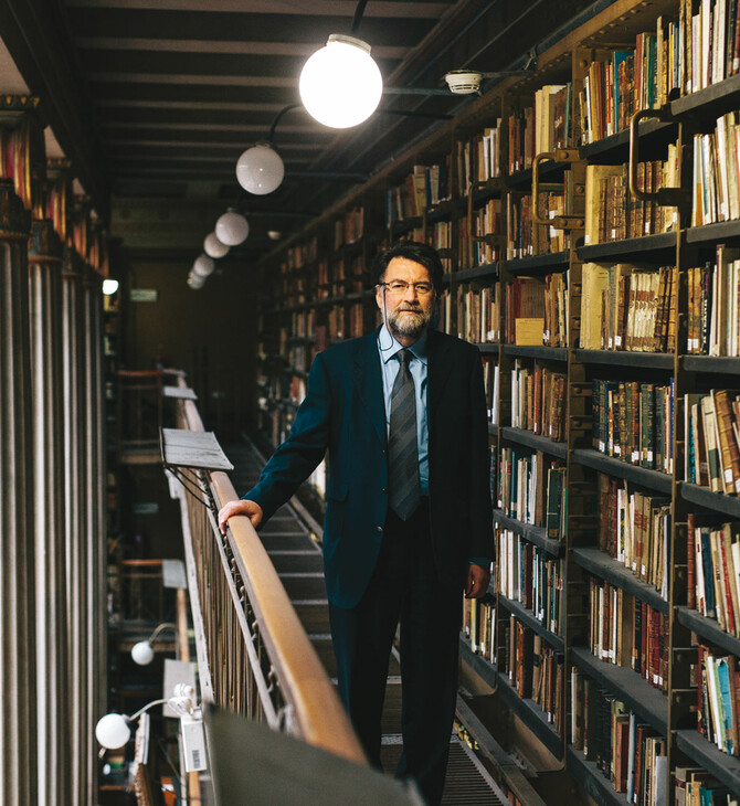 Ο διευθυντής της Εθνικής Βιβλιοθήκης Φίλιππος Τσιμπόγλου αποκαλύπτει τα σχέδιά του στη LΙFO 