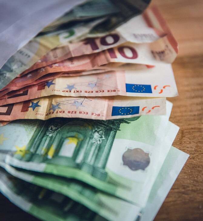 Εφορία: Περισσότερα από 9 εκατ € οφείλουν 9 χιλ. φορολογούμενοι - Στα 107,7 δισ. ευρώ τα ληξιπρόθεσμα χρέη