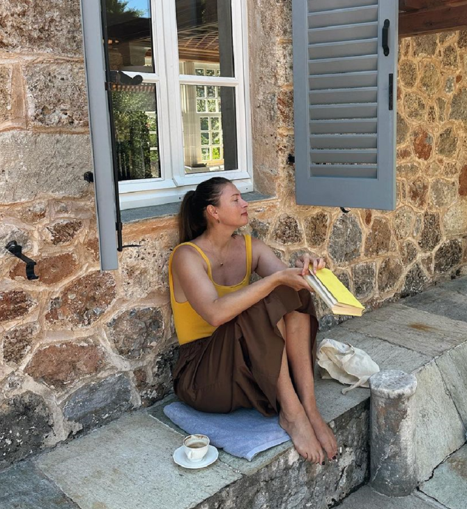 Η Μαρία Σαράποβα κάνει διακοπές στη Μάνη- Οι φωτογραφίες από την οικία του Πάτρικ Λη Φέρμορ