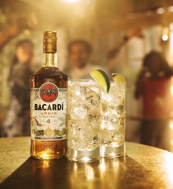 Δοκιμάζοντας τα πιο legendary Bacardi cocktails του Πατρινού Καρναβαλιού