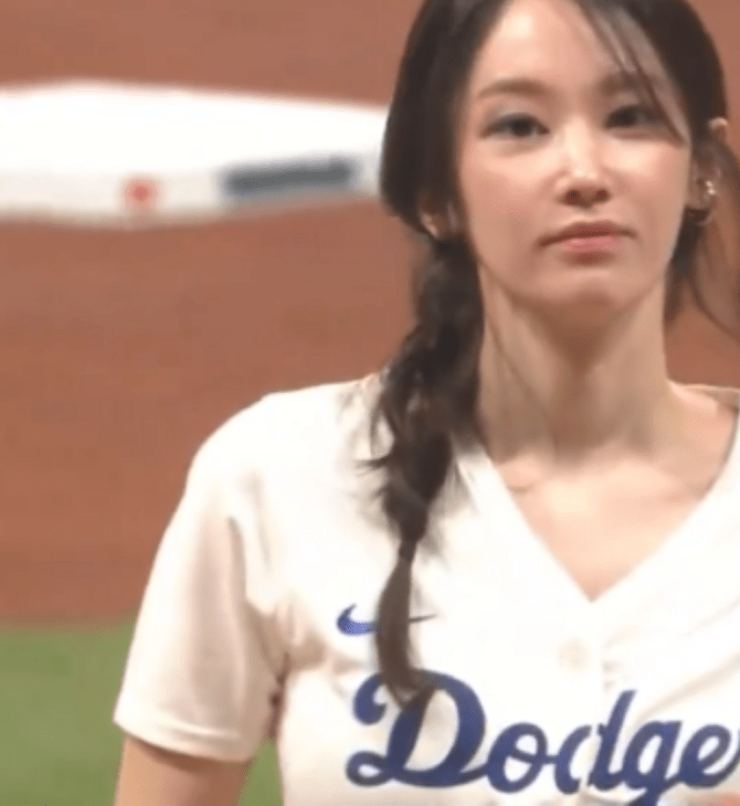 Η ηθοποιός που έκλεψε την παράταση σε αγώνα μπέιζμπολ στη Νότια Κορέα