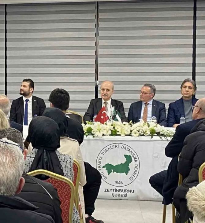 Ο πρόεδρος της βουλής της Τουρκίας σε εκδήλωση με φόντο την «ανεξάρτητη Θράκη»