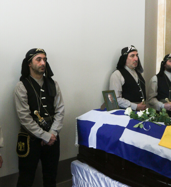 Στο Α’ Νεκροταφείο, παρουσία στελεχών του ΠΑΣΟΚ, η κηδεία του Μιχάλη Χαραλαμπίδη