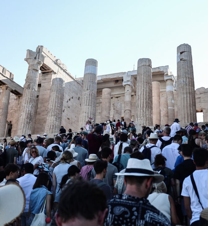 Οργή για το σχέδιο της Ελλάδας για «πριβέ περιηγήσεις» αξίας 5.000 ευρώ στην Ακρόπολη, γράφει ο Guardian