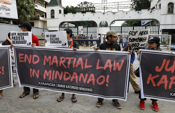 Φιλιππίνες: Επέκταση εφαρμογής του στρατιωτικού νόμου στο νησί Μιντανάο για ένα έτος