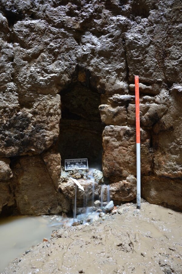 Σημαντική ανακάλυψη στον Κεραμεικό: Βρέθηκαν αρχαίες πινακίδες με κατάρες μέσα σε πηγάδι