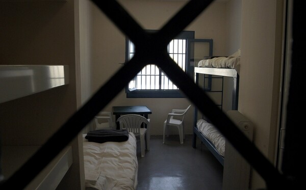 Μέχρι και τζακούζι στις φυλακές Κορυδαλλού - Οι κρατούμενοι έπαιζαν χαρτιά και έκαναν πάρτι