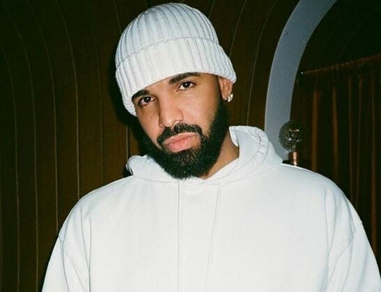 Ο Drake παρουσίασε για πρώτη φορά δημοσίως τον γιο του: «Μου λείπουν η οικογένεια και οι φίλοι μου»