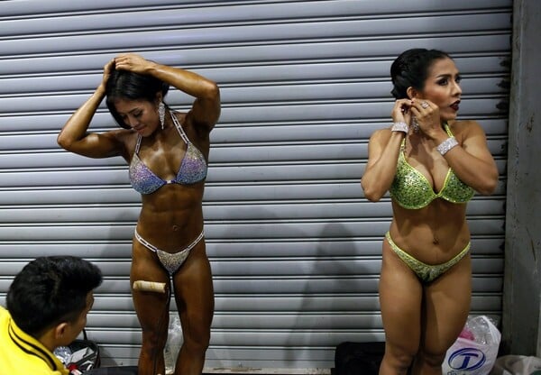 Οι κορυφαίες γυναίκες bodybuilders στο διαγωνισμό για τα πιο γυμνασμένα κορμιά