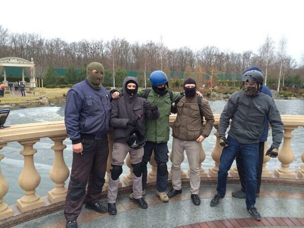 Aπίστευτες εικόνες από την έπαυλη του Γιανουκόβιτς στο Κίεβο