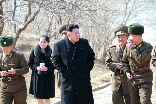 Βόρεια Κορέα: Στρατιωτική παρέλαση υπερθέαμα την παραμονή της έναρξης των Χειμερινών Ολυμπιακών Αγώνων