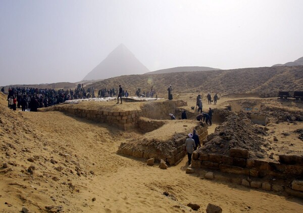 Αρχαίος τάφος ιέρειας αποκαλύφθηκε στην Αίγυπτο - Μοναδικής ομορφιάς οι τοιχογραφίες του