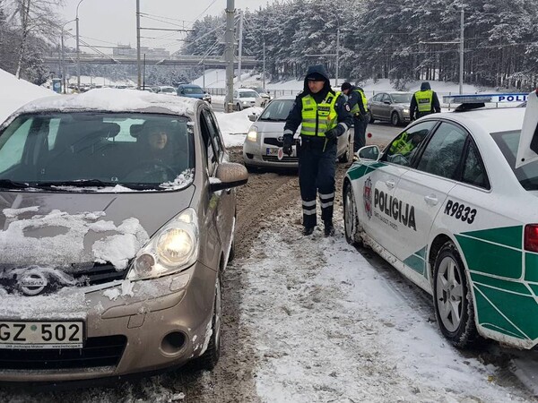 Για έναν υπέροχο λόγο, η τροχαία της Λιθουανίας σταμάτησε σήμερα γυναίκες οδηγούς που δεν έκαναν καμία παράβαση