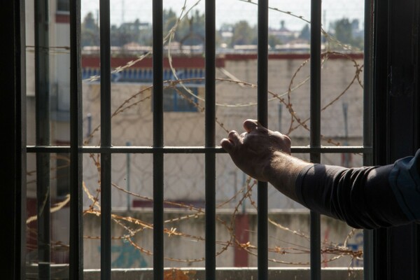 Το Υπουργείο Δικαιοσύνης απαντά γιατί δεν δίνει εκπαιδευτική άδεια στον κρατούμενο Βασίλη Δημάκη
