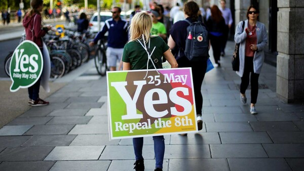 Ιστορικό δημοψήφισμα στην Ιρλανδία: Το 68% των πολιτών ψήφισε «Ναι» στις αμβλώσεις