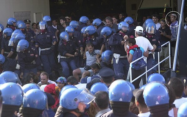Τα ξένα μέσα δημοσιεύουν νεανικές φωτογραφίες του Τσίπρα στις βίαιες διαδηλώσεις κατά της παγκοσμιοποίησης
