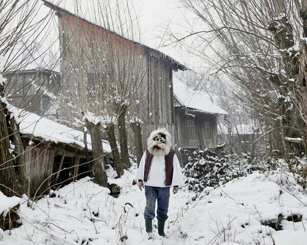 Ο Tamas Dezso φωτογράφισε με λυρικό τρόπο την αγροτική Ρουμανία