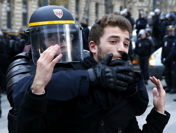 208 προσαγωγές σήμερα στο Παρίσι - Σκληρή γλώσσα από τον Ολάντ για τους διαδηλωτές