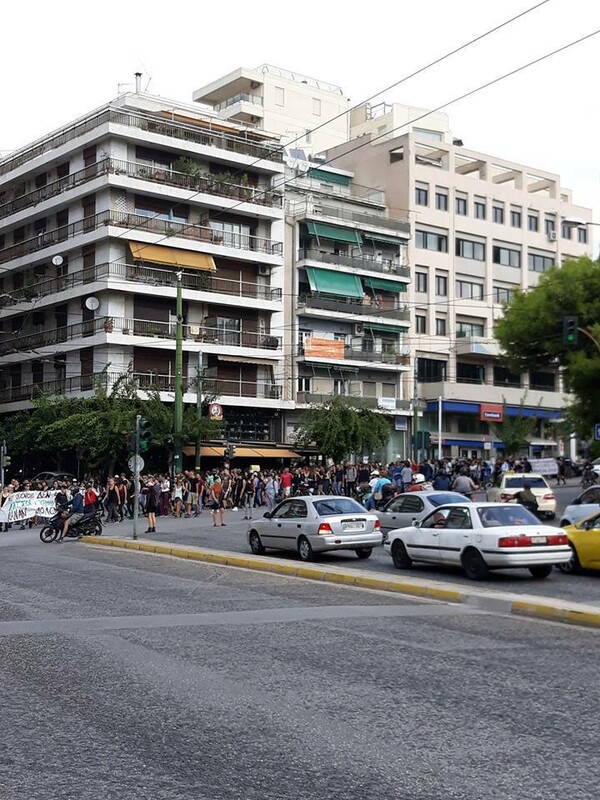 Ακροδεξιοί φώναξαν ομοφοβικά συνθήματα στο σημείο που λιντσαρίστηκε ο Ζακ Κωστόπουλος (ΒΙΝΤΕΟ)