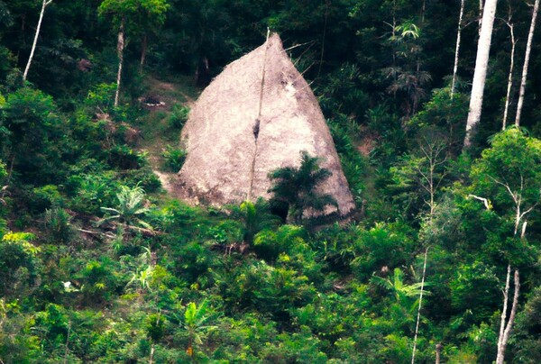 Βρήκαν ανέγγιχτη και απομονωμένη από τον πολιτισμό φυλή στον Αμαζόνιο - Drone κατέγραψε τις πρώτες εικόνες
