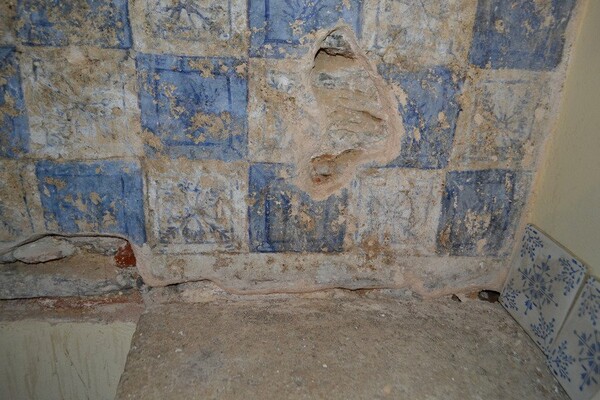 Στο έλεος της υγρασίας και της εγκατάλειψης η τοιχογραφία του Θεόφιλου στο Μεσαγρό