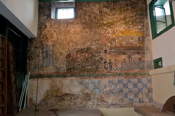 Στο έλεος της υγρασίας και της εγκατάλειψης η τοιχογραφία του Θεόφιλου στο Μεσαγρό
