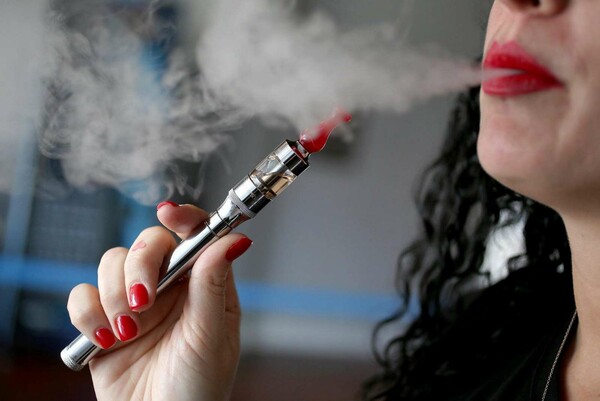 Έρευνα: Τα υγρά αναπλήρωσης των ηλεκτρονικών τσιγάρων περιέχουν τουλάχιστον μία ερεθιστική ουσία