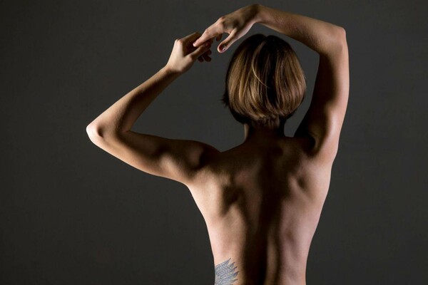 Γυμναστήριο παρέχει γυμνά προγράμματα «για να αναπνέει καλύτερα το δέρμα»