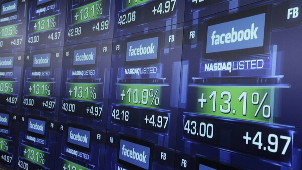 Η μετοχή του Facebook γκρεμίζεται και η ΕΕ ζητά εξηγήσεις για το σκάνδαλο Cambridge Analytica