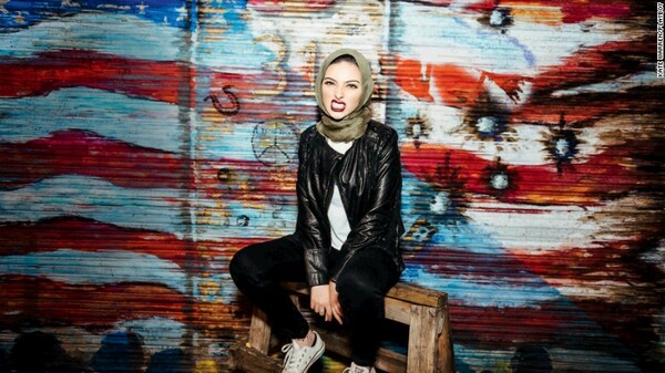 22χρονη Μουσουλμάνα με μαντήλα στις σελίδες του Playboy