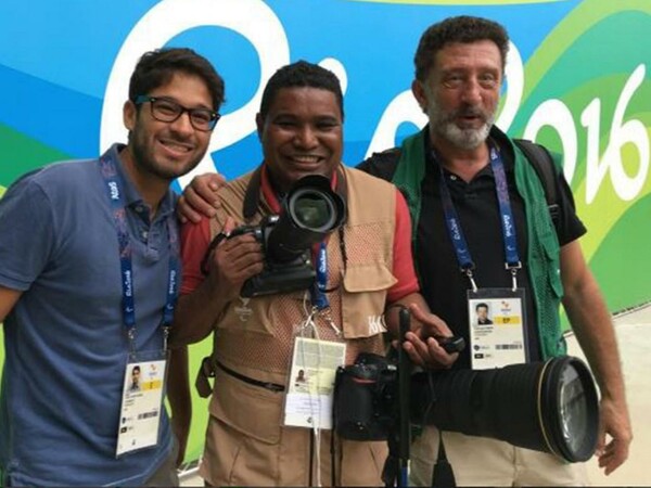 O τυφλός φωτογράφος που καλύπτει τους Παραολυμπιακούς του Ρίο