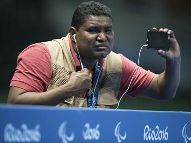 O τυφλός φωτογράφος που καλύπτει τους Παραολυμπιακούς του Ρίο