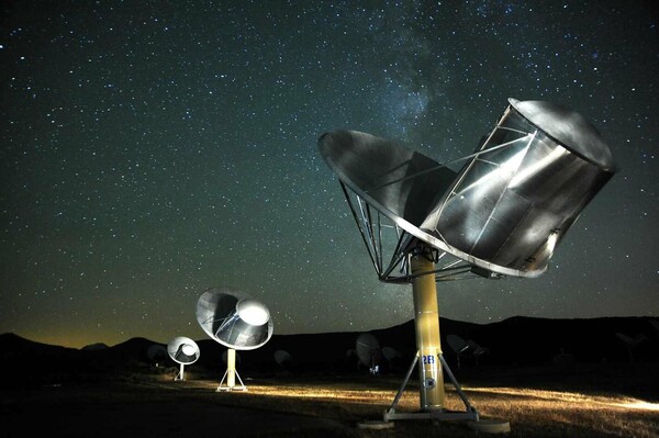 «Δεν βρήκαμε εξωγήινους» λένε τώρα οι Ρώσοι αστρονόμοι για το μυστηριώδες ραδιοσήμα
