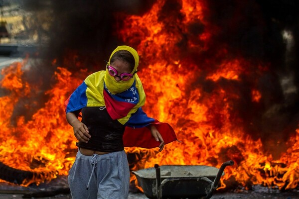 Κλιμακώνεται η κρίση στη Βενεζουέλα: Στους 26 οι νεκροί ενώ συνεχίζονται οι διαδηλώσεις