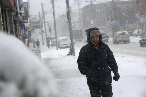 Παρέλυσε ο ανατολικός Καναδάς από σφοδρή χιονόπτωση